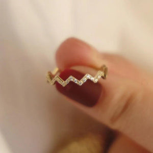 925 Silver Plated V-Shaped Wave Ring with Zircon for Women