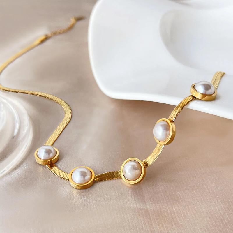 Snake Chain Necklace with Cat Eye Charm