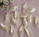 30Pcs Pearl Acrylic Leaf Shape Charm Beads DIY 14x40mm y1753