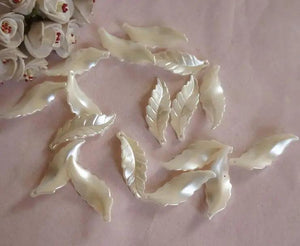 30Pcs Pearl Acrylic Leaf Shape Charm Beads DIY 14x40mm y1753