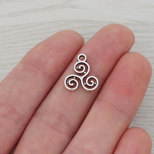 20 x Tibetan Silver Celtics Knot Triskele Triskelion Charms 16x14mm