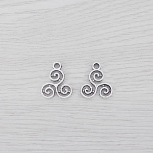 20 x Tibetan Silver Celtics Knot Triskele Triskelion Charms 16x14mm