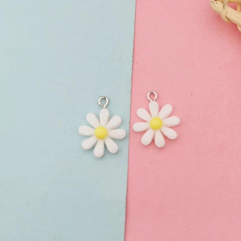 20pcs Resin Daisy Pendants Charms for DIY Jewelry Making