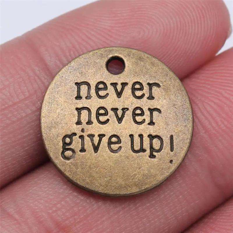 10pcs Antique Silver/Bronze 20mm Never Give Up Charms Pendant