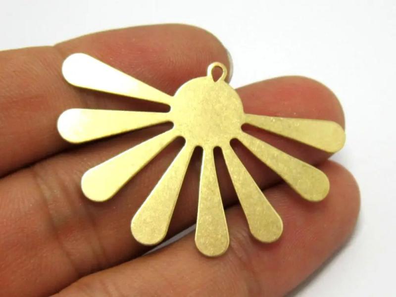 20pcs Raw Brass Sun Charm Earring Finding 44x29.5mm Flower Pendant R415