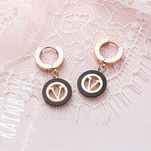 Geometric V Letter Stud Earrings for Women Z013