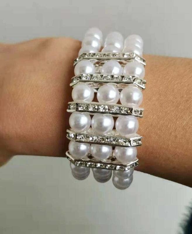 Three Rows White Glass Pearl Beads Bracelet with Rhinestone Accessory