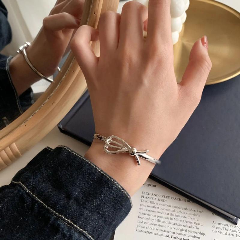 Women's Retro Bow Opening Bracelet Hand Jewelry