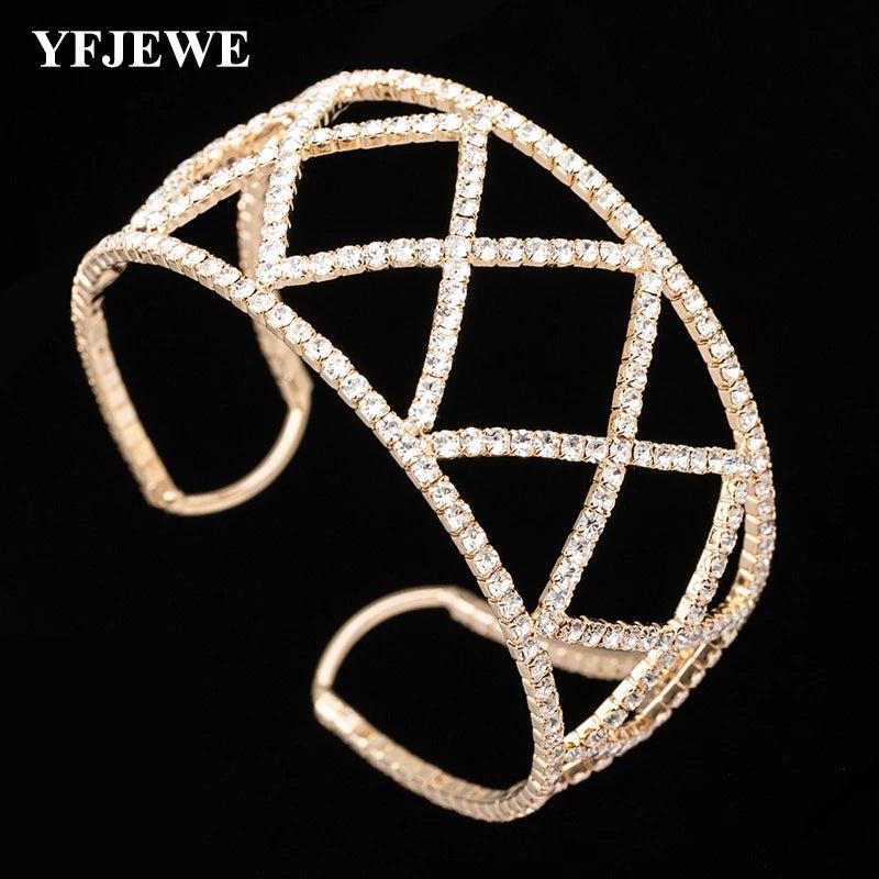 Exaggerated Chain Statement Charm Bracelet