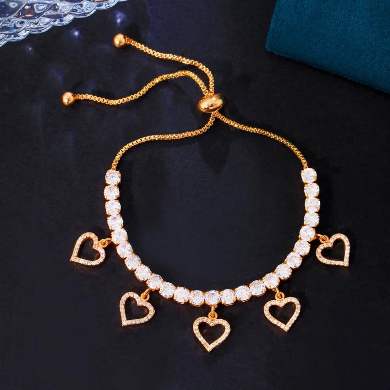 Pera Adjustable CZ Crystal Heart Charms Link Bracelet
