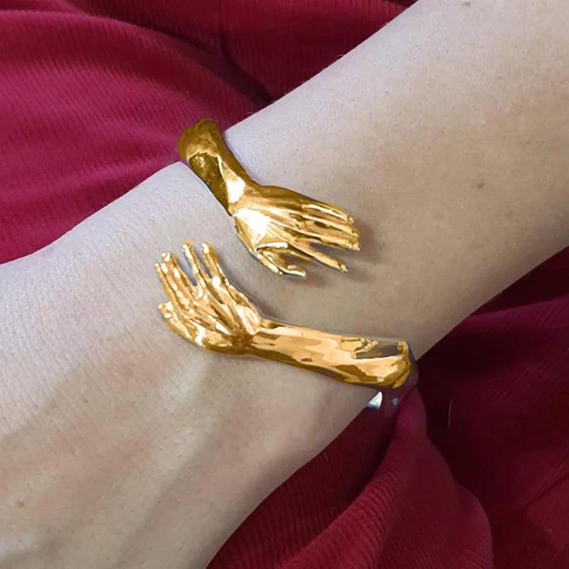 Romantic Love Hug Carved Hand Bracelet Creative Love Forever Adjustable