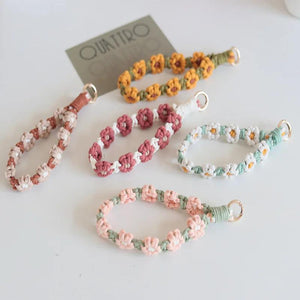 Hand-woven Daisy Flower Keychain for Women Girls