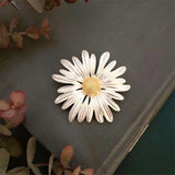 Vintage Chrysanthemum Flower Alloy Daisy Brooch Coat Accessories