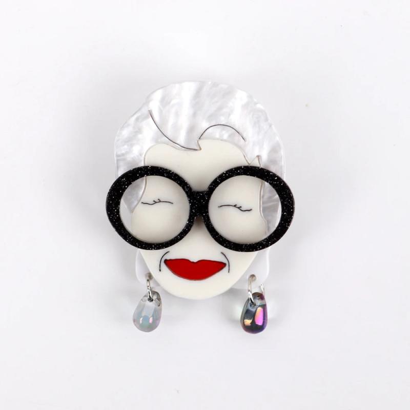 Acrylic Celebrity Lady Brooch Pins Elizabeth II Figure Badges