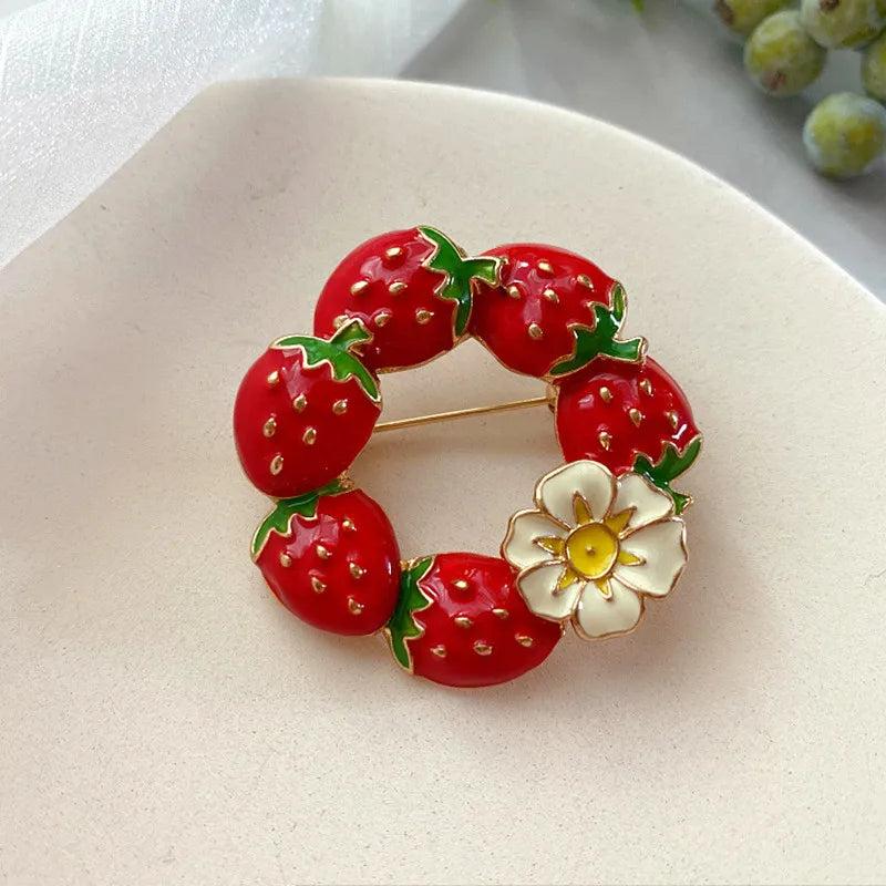 Timlee Cute Retro Flower Strawberry Brooch