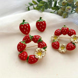 Timlee Cute Retro Flower Strawberry Brooch
