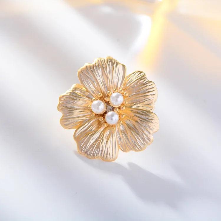 Pearl Flower Small Collar Pin Brooch