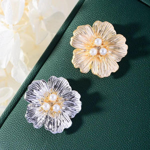 Pearl Flower Small Collar Pin Brooch