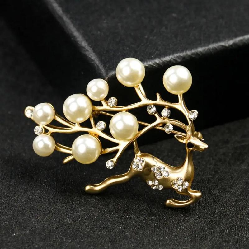 Christmas Deer Brooch Rhinestone Pearl Reindeer Deer Pin for Women