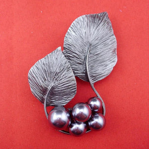 Fashion Gray Tin Metal Pearl Leaves Brooch BH7746