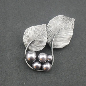 Fashion Gray Tin Metal Pearl Leaves Brooch BH7746