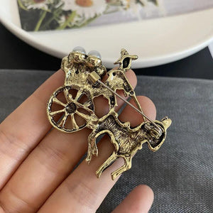 Vintage Merchant Carriage Brooches Pin Light Joker Pearl Suit Jacket Corsage