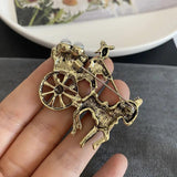 Vintage Merchant Carriage Brooches Pin Light Joker Pearl Suit Jacket Corsage
