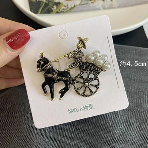 Vintage Merchant Carriage Brooches Pin Light Joker Pearl Suit Jacket Corsage