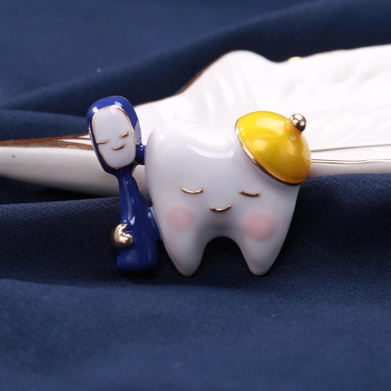 Beaut&Berry Drip Tooth Brooch Ladies Kids Wedding Office Gift