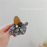 Women's Flower Camellic Pearl Brooch Classic Wedding Banquet Accessories