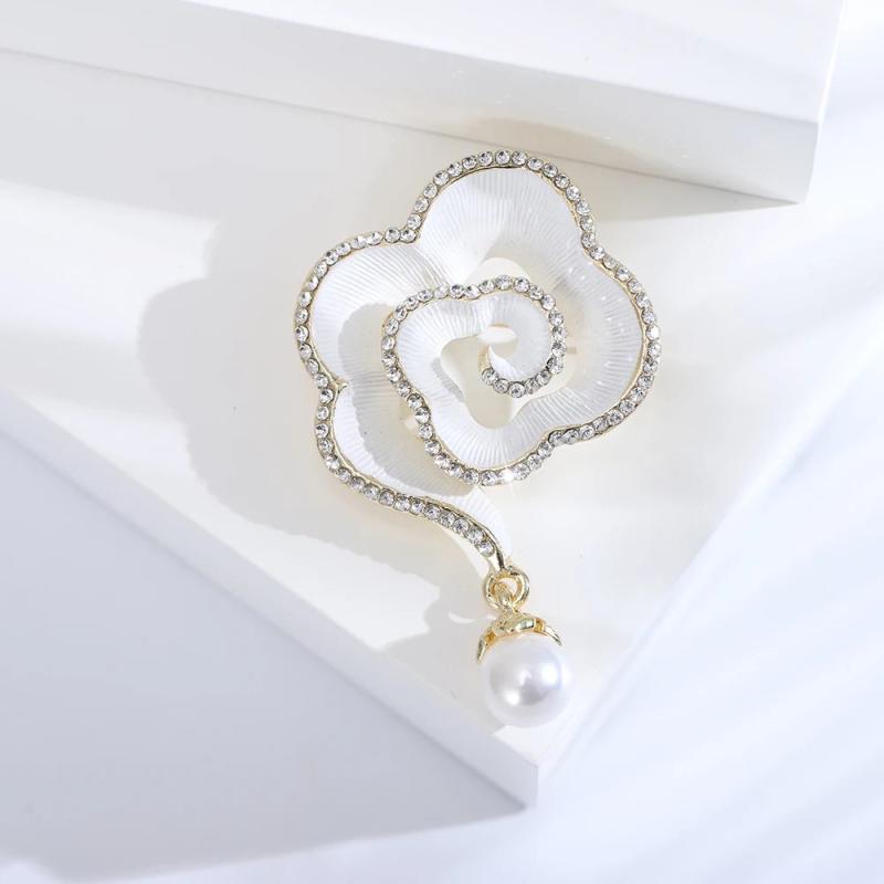 Beaut&Berry Rhinestone Pearl Camellia Ladies Brooch Gift Pin Ornament