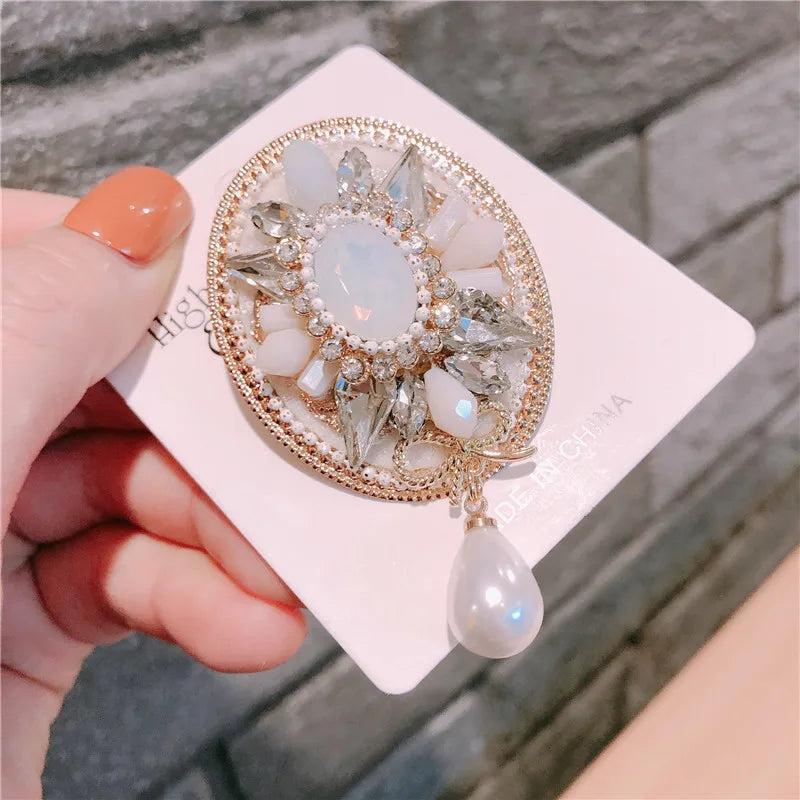 Vintage Pearl Crystal Flower Brooches For Women Lady Pendant Badges