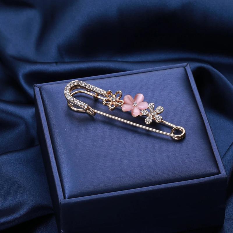 Beaut&Berry Flower Women's Pin Office Gift Festive Wedding Party Accessories
