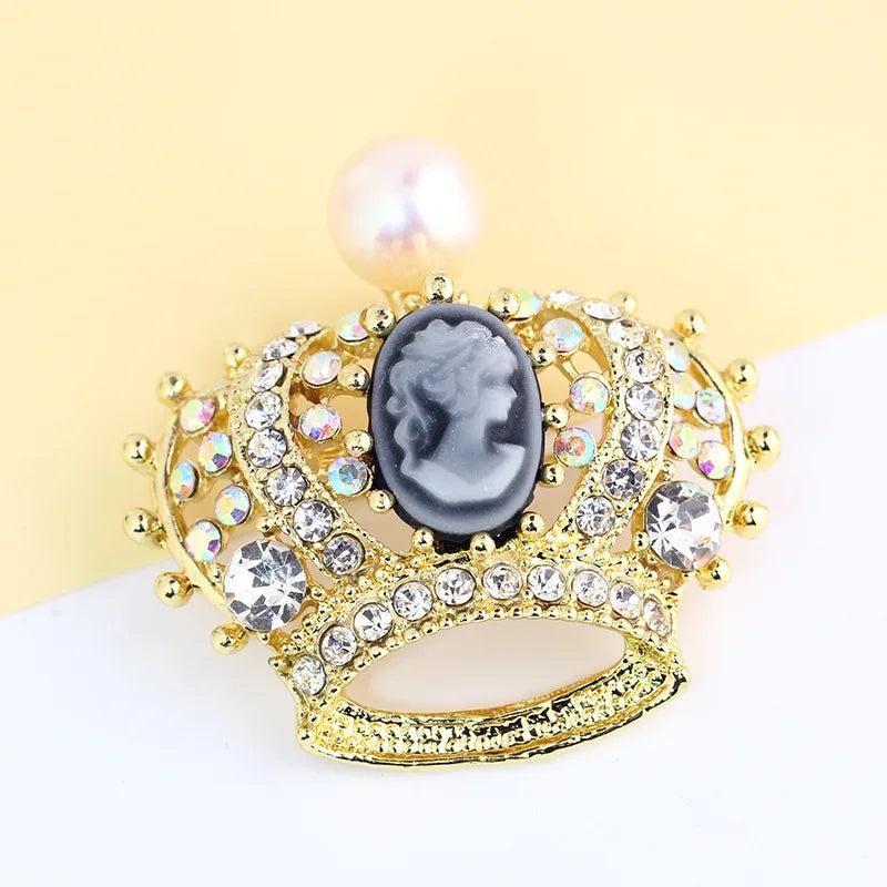 8mm Freshwater Pearl Brooch Pin with Rhinestone Inlaid Crown Pendant