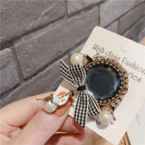 Retro Character Bow Pearl Pin Brooch