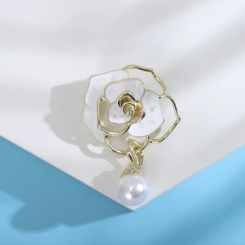 Beaut&Berry Shell Pearl Camellia Ladies Brooch Gift Pin Ornament