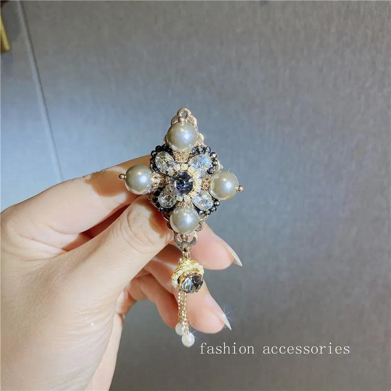 Pearl Crystal Brooch Women's Rhinestone Badges Chains Pendant Pin