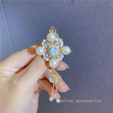Pearl Crystal Brooch Women's Rhinestone Badges Chains Pendant Pin