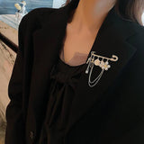 Elegant Pearl Brooch Pin for Clothing with Clasp