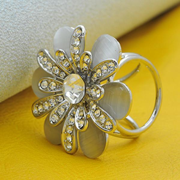 Camellia Opal Double Three-Round Chain Scarf Buckle Flight Attendant Brooch