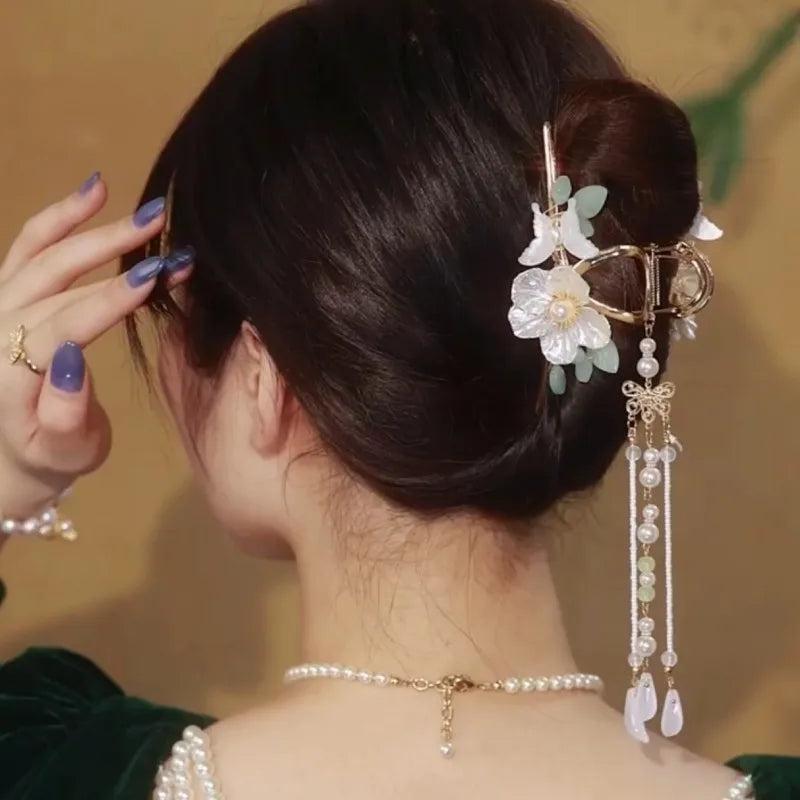 Chinese Valley Tassel Oversized Shark Hair Clip Hairpin