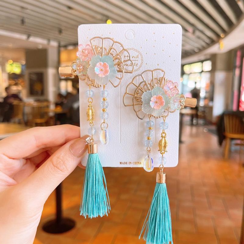 Chinese Style Fan Hair Clip with Tassel Design