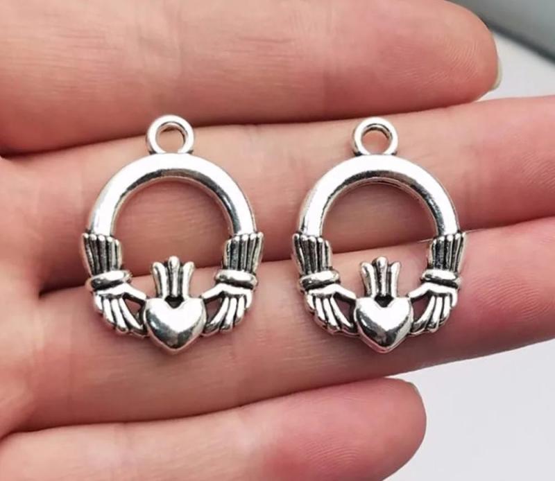 10pcs Antique Silver Plated Claddagh Ring Charms Ireland Pendants