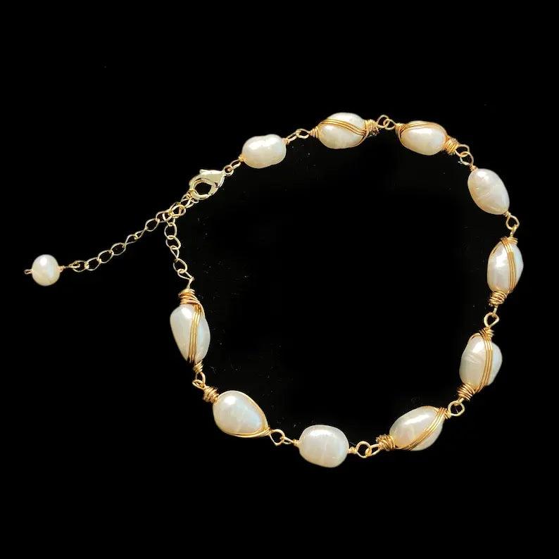 Delicate Natural Pearl Bracelets for Girlfriends