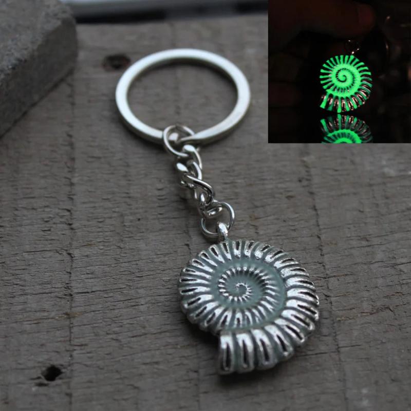 Glowing Conch Shell Keychain Dark Men Women Keyring GLOW in the DARK