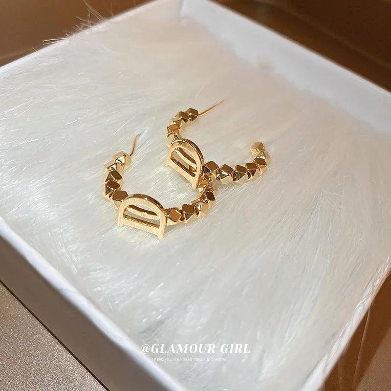 Minar Hoop Earrings for Women Letter Circle Geometric Alloy Beads C Shaped