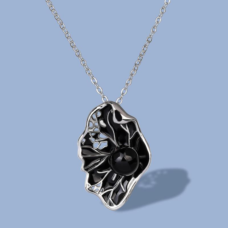 Shell Shape Pearl Pendant Necklace for Women