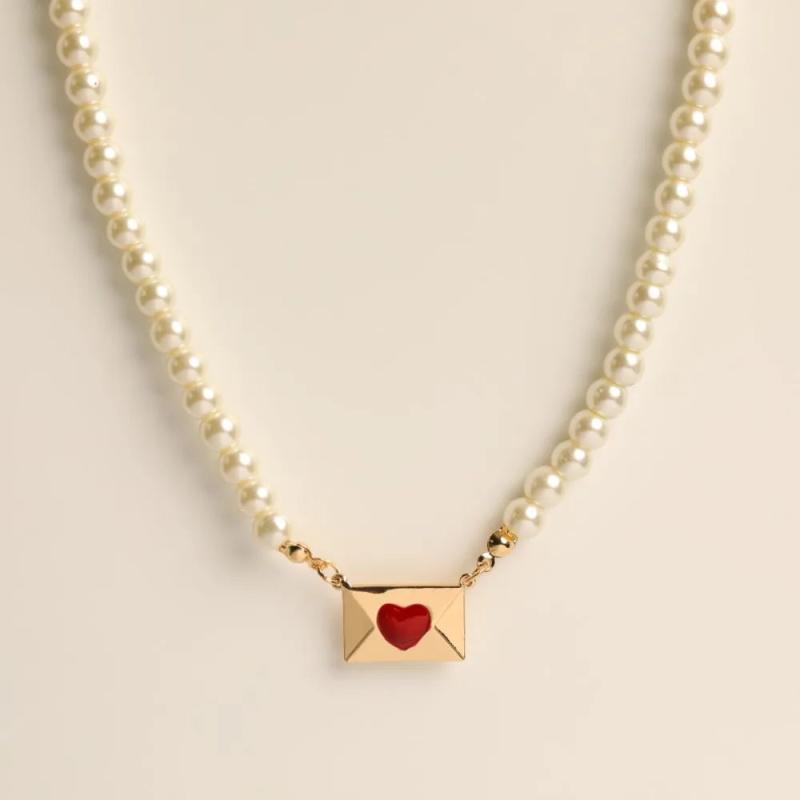 Vintage Heart Love Envelopment Pendant Necklace for Women