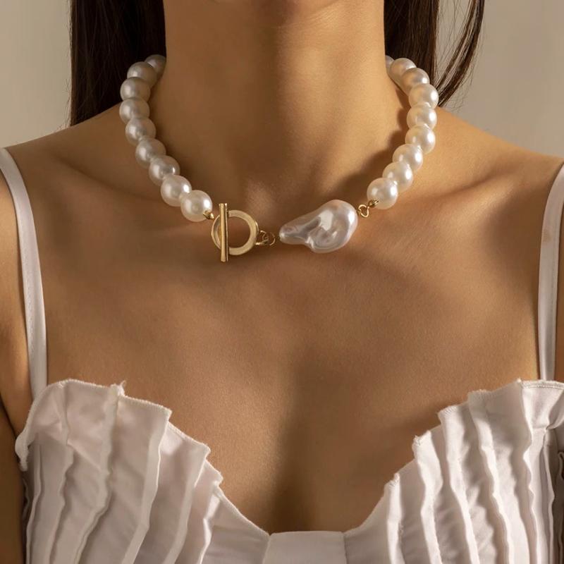 Pearl Beads Choker Necklace for Women Short Collar Jewelry on Neck