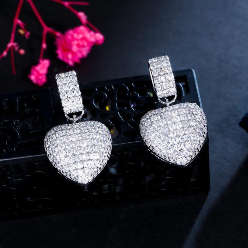 CWWZircons Heart Shape Dangle Drop Earrings CZ175